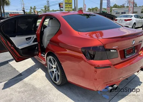 2013 BMW M5 z USA, uszkodzony, nr VIN WBSFV9C57DC773911